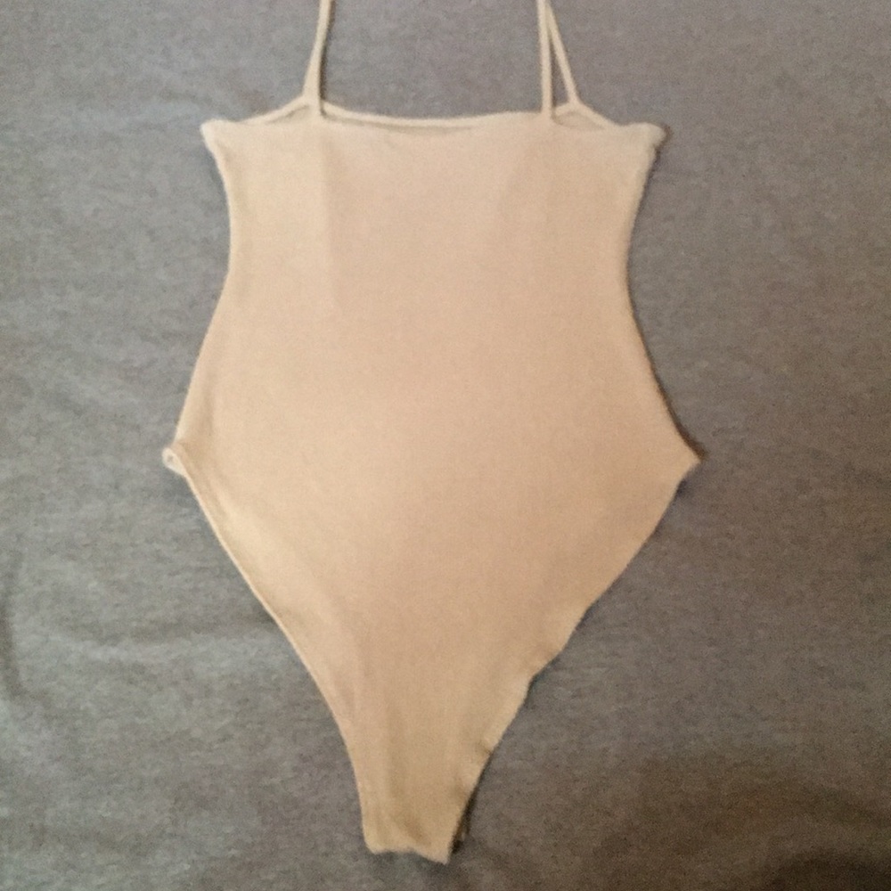 One piece - Picture 2 of 3